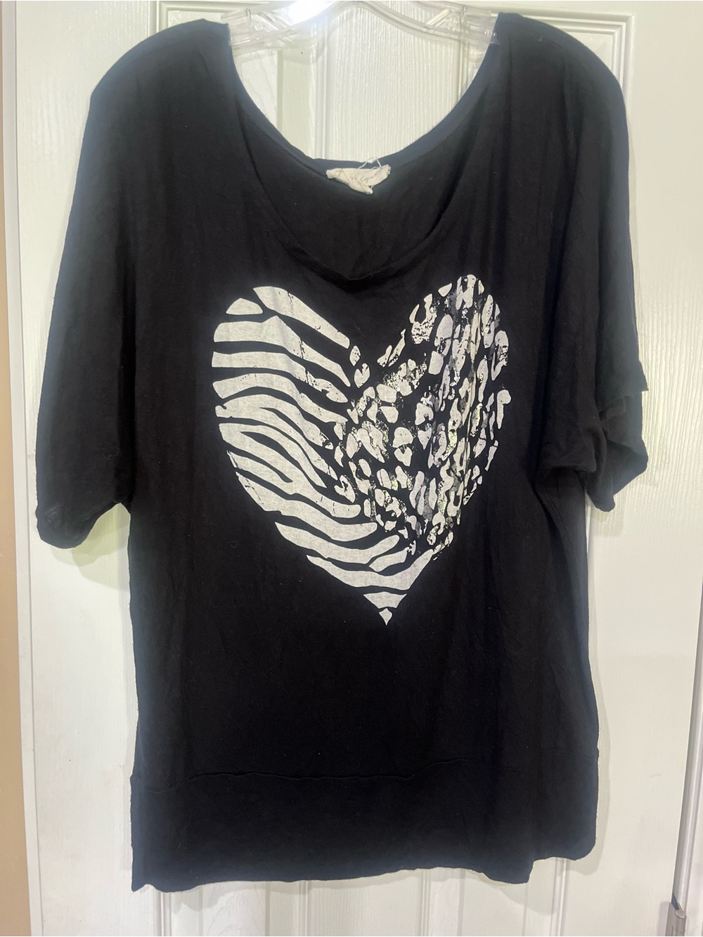 Black Women's Short-Sleeve Heart Graphic Tee